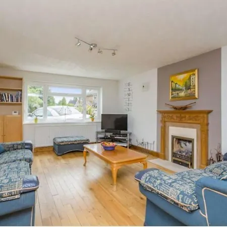 Spacious 5 Bedroom 11 Guest Family House In Horsham Exterior photo