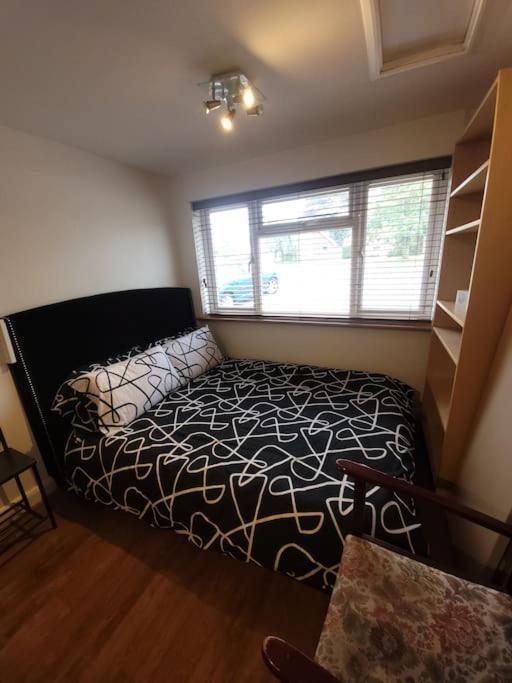 Holiday home Spacious 5 Bedroom 11 Guest Family House In Horsham