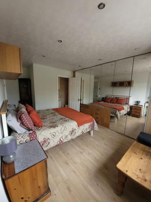 Holiday home Spacious 5 Bedroom 11 Guest Family House In