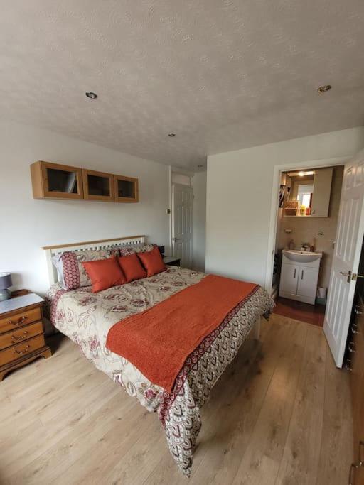 Holiday home Spacious 5 Bedroom 11 Guest Family House In Horsham