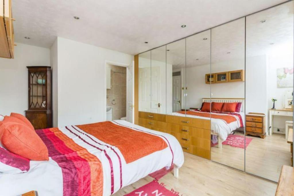Casa vacanze Spacious 5 Bedroom 11 Guest Family House In Horsham