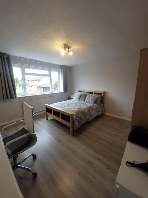 Spacious 5 Bedroom 11 Guest Family House In *